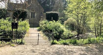 Church Lodge, Orchardleigh Estate