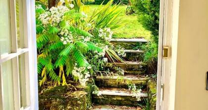 Church Lodge, Orchardleigh Estate