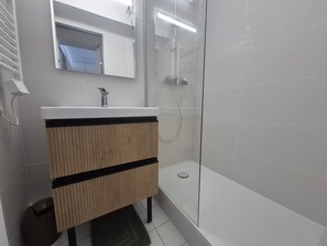 Bathroom - Lovely 1-bed apartment, 4 people, Port Argelès, near beach and shops, parking included (Argelès-sur-Mer)