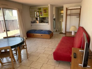 Interior - Marina 1 bedroom, 4 pers, closed garage, near beach (Port Camargue)