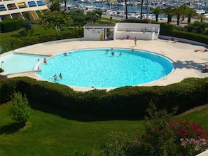 Pool - Air-Conditioned 2-Room Apartment with Pool, Parking, and Pets Allowed in Port Camargue (Port Camargue)