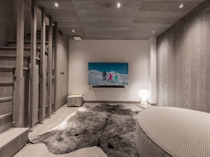 Spa - Luxurious Ski-In/Ski-Out Apartment with Terrace, Close to Courchevel 1850 Pistes (Courchevel)