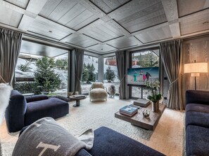 Interior - Luxurious Ski-In/Ski-Out Apartment with Terrace, Close to Courchevel 1850 Pistes (Courchevel)