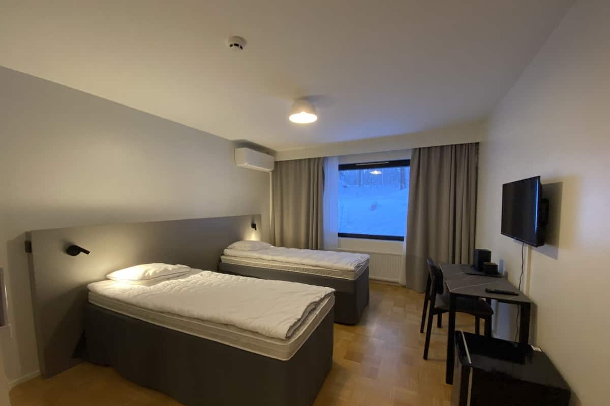 Standard Room, Garden View | 1 bedroom, desk, laptop workspace, bed sheets