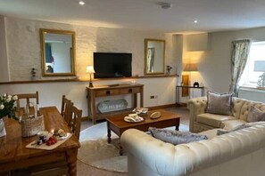 Smart TV, DVD player, stereo