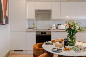 City Apartment | Private kitchen | Full-size fridge, microwave, oven, stovetop