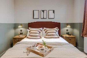 Deluxe Apartment | Egyptian cotton sheets, premium bedding, in-room safe, desk