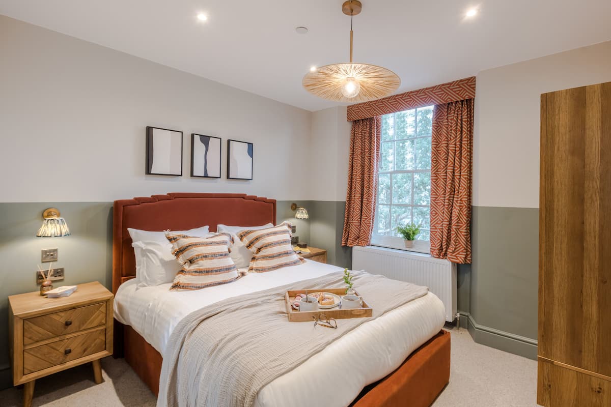 Deluxe Apartment | 1 bedroom, Egyptian cotton sheets, premium bedding, in-room safe