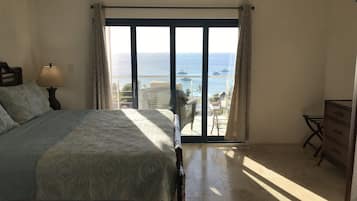 Appartamento, 1 letto king, vista oceano | Una cassaforte in camera, ferro/asse da stiro, Wi-Fi gratuito, lenzuola