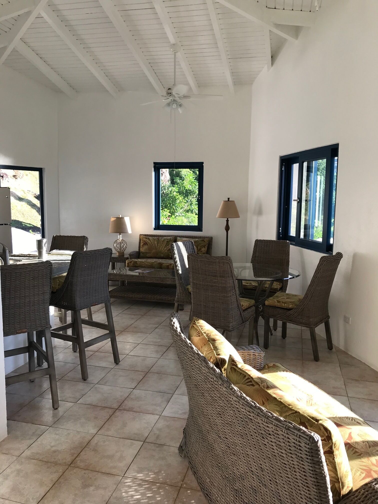 Apartment, 2 Bedrooms, Ocean View | Living area