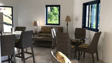 Apartment, 2 Bedrooms, Ocean View | Living area