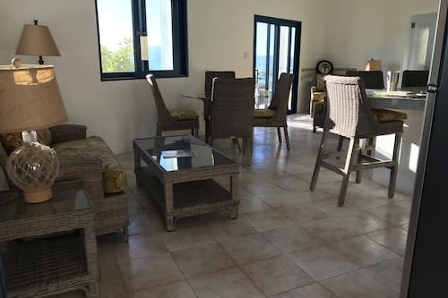 Apartment, 2 Bedrooms, Ocean View | Living area