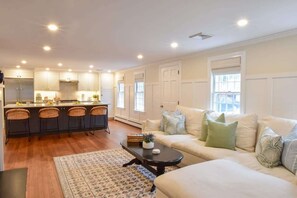 TV, peis og kontorer