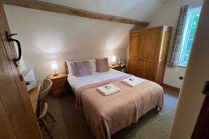 2 bedrooms, iron/ironing board, travel cot, WiFi