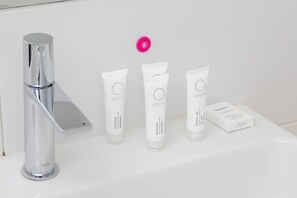 Unclassified image, 5 of 21, button