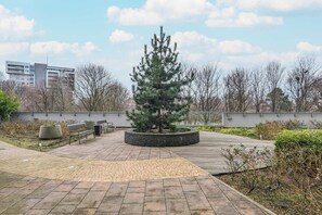 Unclassified image, 3 of 21, button