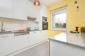 Frigorífic, microones, forn i placa de cuina