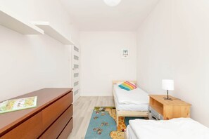 2 bedrooms, iron/ironing board, WiFi, bed sheets