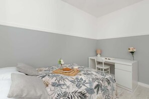 3 bedrooms, desk, iron/ironing board, WiFi