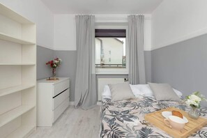 3 bedrooms, desk, iron/ironing board, WiFi