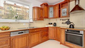 Køleskab, ovn, kogeplade, opvaskemaskine