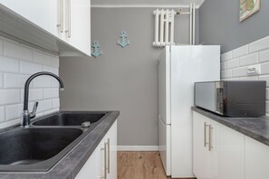 Apartment, 1 Bedroom, Balcony, Beachside | Private kitchen