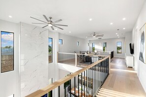 Interior - 560 Perfectly Situated · Walk 2 Beaches & The Ritz (Naples)