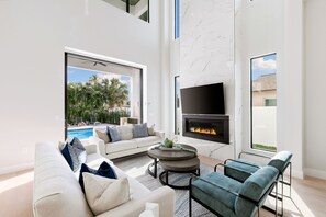 TV, fireplace, books, offices - 560 Perfectly Situated · Walk 2 Beaches & The Ritz (Naples)