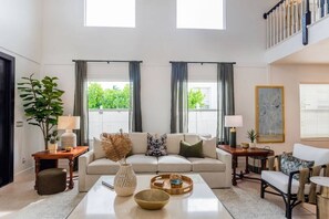 テレビ、書庫、書斎 / ワークスペース