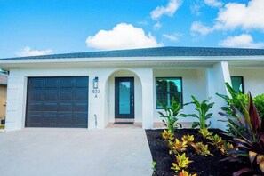 Exterior - 5331 Aqua Haven - Waterfall Pool (Naples)