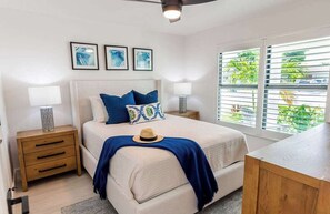 Desk, iron/ironing board, travel crib, WiFi - 538 Chic Tiki Cottage · Saltwater Pool· Walk2Beach (Naples)