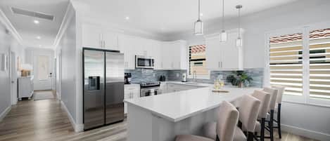 Dishwasher, cookware/dishes/utensils, dining tables