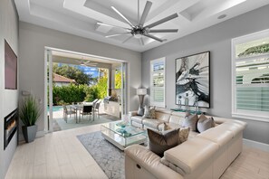 TV, fireplace, books, offices - 751 SeaGlass Elegance · Heated Pool · Walk 2 Beach (Naples)