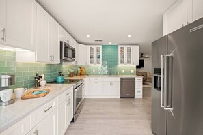 Coffee/tea maker, fridge, microwave, oven