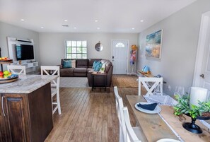 Interior - 798 Barefoot Bungalow ·Heated Pool/Spa· Bike2Beach (Naples)