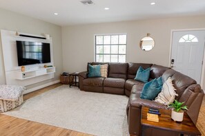 Smart-tv, bøger, kontorer