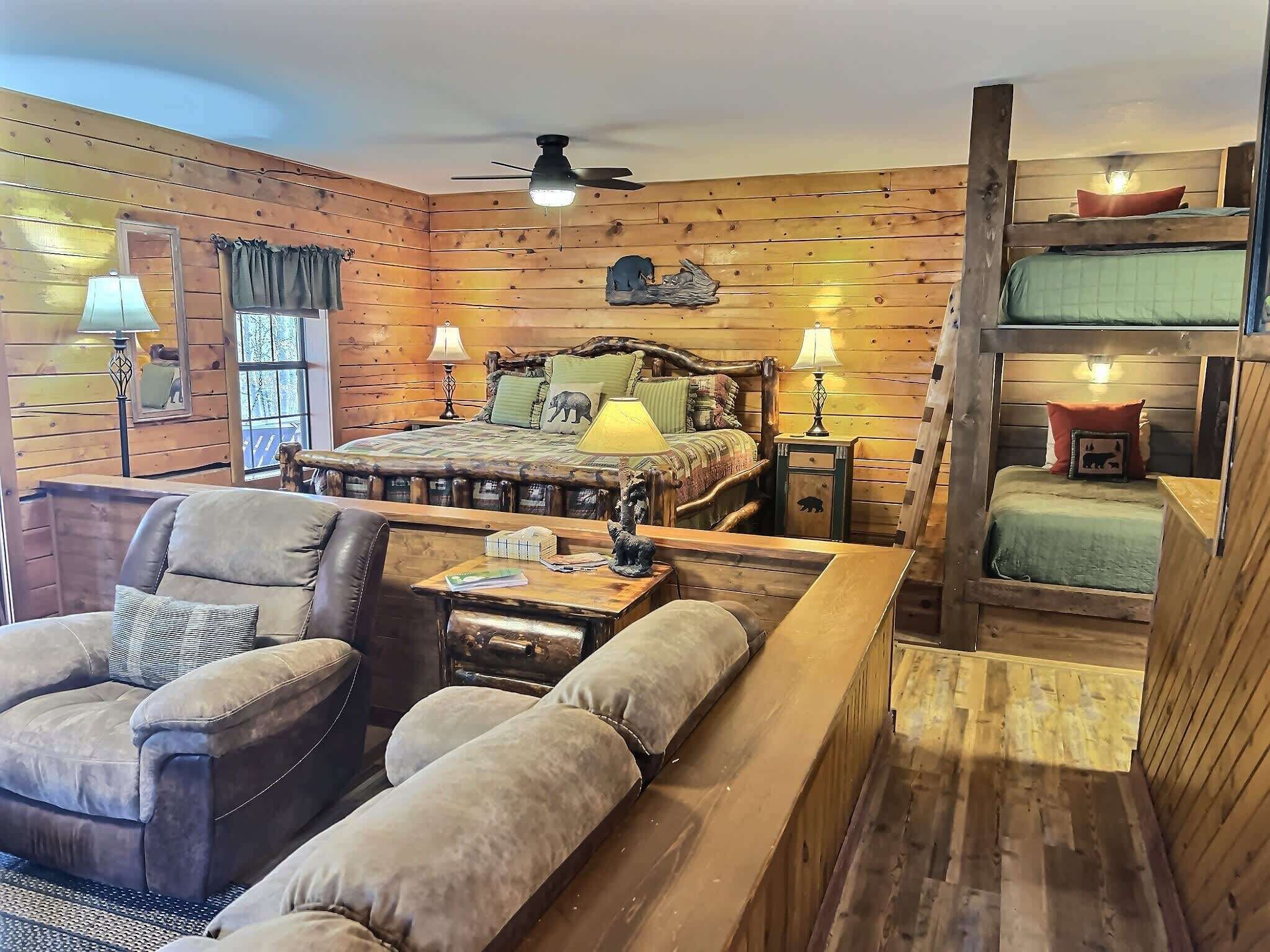 Escritorio, tabla de planchar con plancha, wifi y ropa de cama 