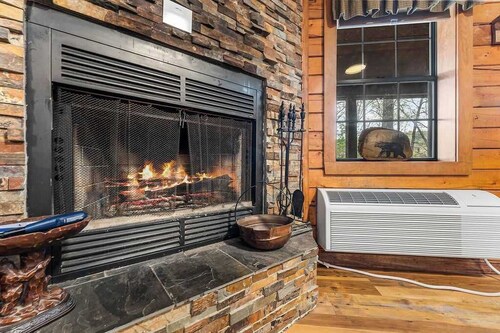 Log Cabin, Fire Pit, Hiking Trails, Porch Swing