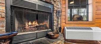 Log Cabin, Fire Pit, Hiking Trails, Porch Swing