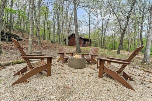 Log Cabin, Fire Pit, Hiking Trails, Porch Swing