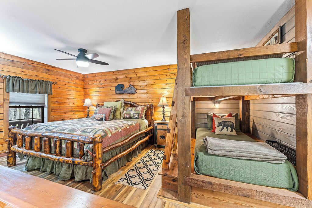 Desk, iron/ironing board, WiFi, bed sheets
