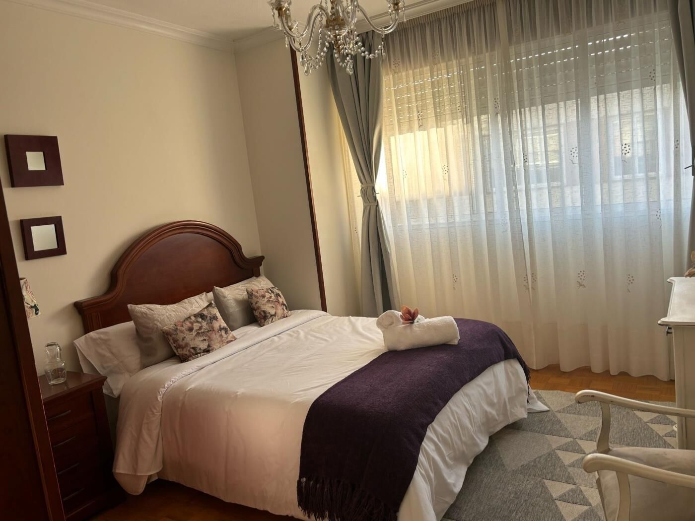3 slaapkamers, een strijkplank/strijkijzer, internet, beddengoed