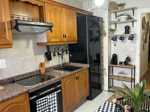 Fridge, microwave, oven, coffee/tea maker - 0336 Apartment in Villagarcía de Arosa (Villagarcia de Arosa)