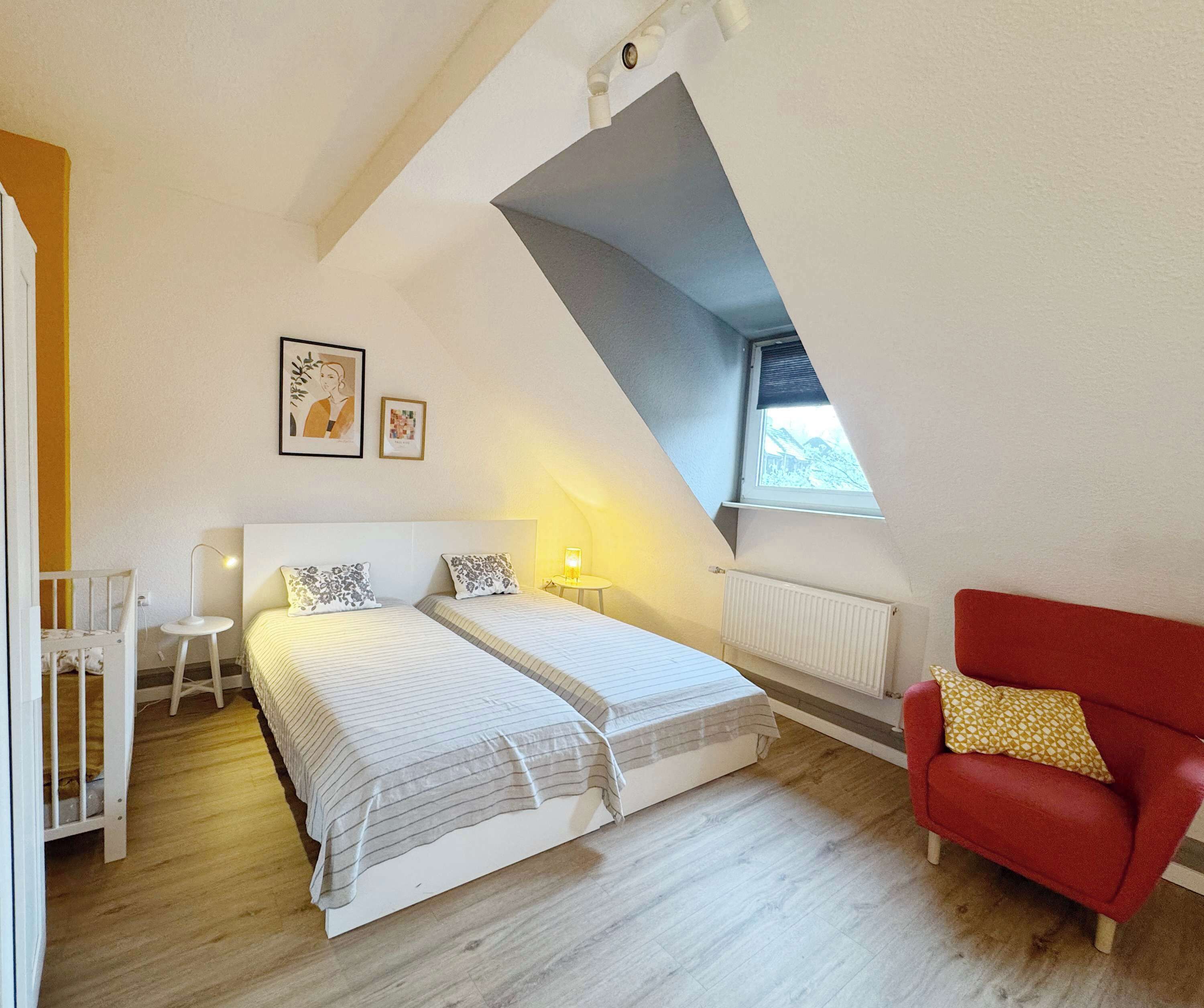 3 bedrooms, in-room safe, desk, iron/ironing board