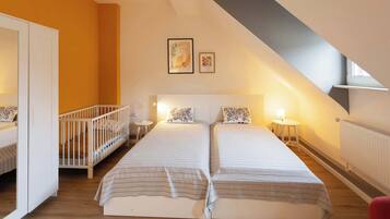 3 Schlafzimmer, Zimmersafe, Schreibtisch, Bügeleisen/Bügelbrett