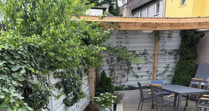 Big flat with fresh renovation,free parking,SonyPS