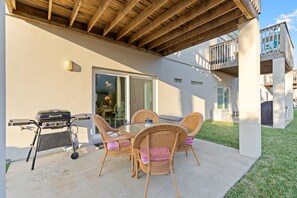 Outdoor dining - Ground Floor Condo W/pool & 1/2 Block to Beach! (South Padre Island)