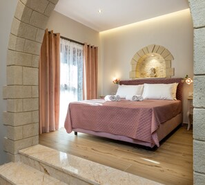 Comfort Studio, 1 King Bed, Private Bathroom - The Owl House (Chania)