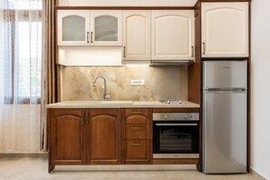 Deluxe Studio, 1 King Bed with Sofa bed, Private Bathroom | Private kitchen | Full-size fridge, oven, stovetop, electric kettle