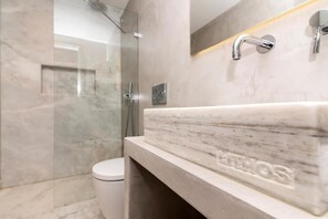 Bathroom - Lithos luxury suites (Tinos)